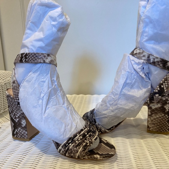 ATTILIO GIUSTI LEOMBRUNI (AGL) D'ORSAY ANKLE STRAP SANDAL - Picture 15 of 15